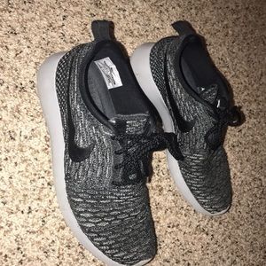 Women’s Nike roshe flyknit